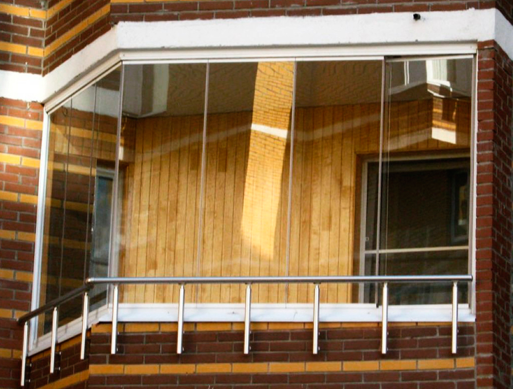 Остекление балконов в хрущевке (28 фото): с выносом и крышей.