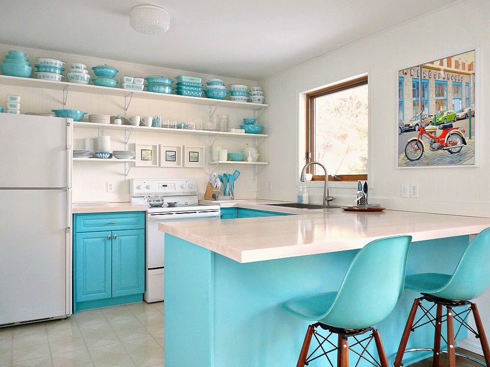Бело-голубая кухня 27 фото кухонные гарнитуры с белым верхом и голубым низом в интерьере